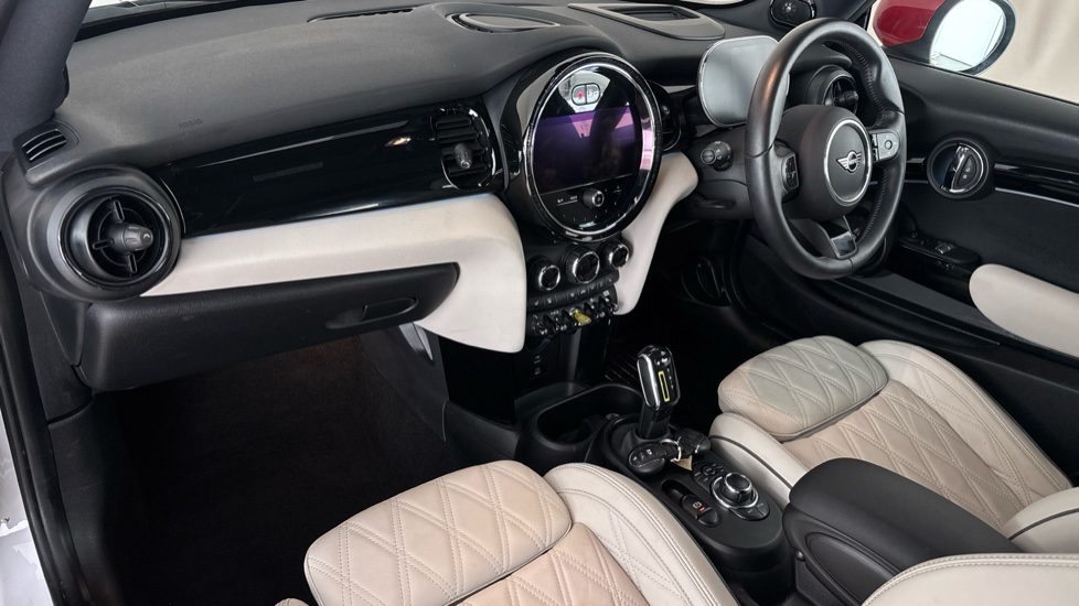 MINI HATCHBACK Image 10