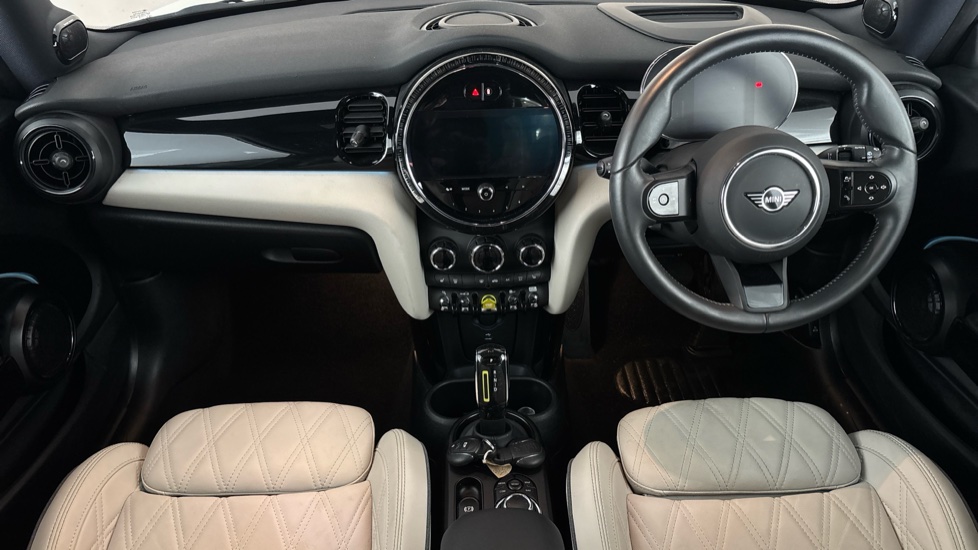 MINI HATCHBACK Image 11