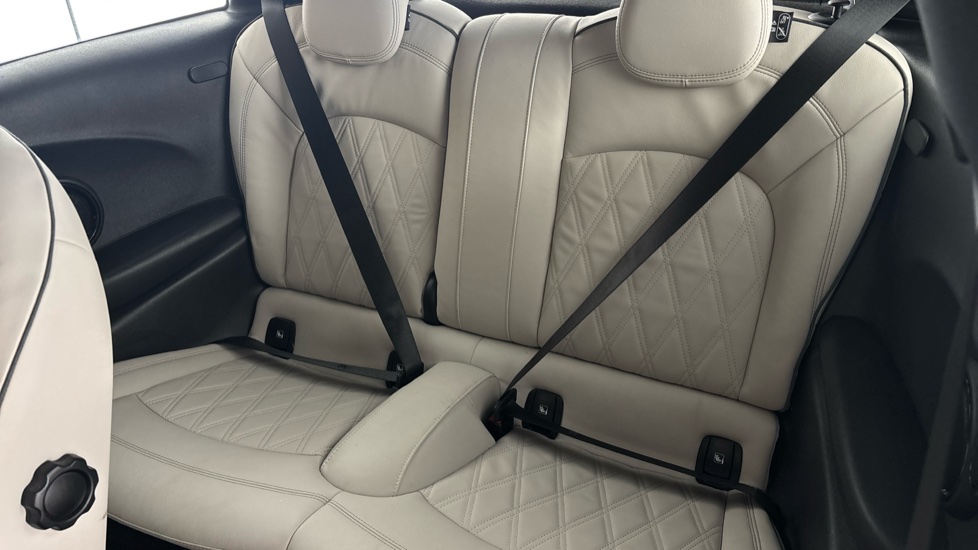 MINI HATCHBACK Image 14