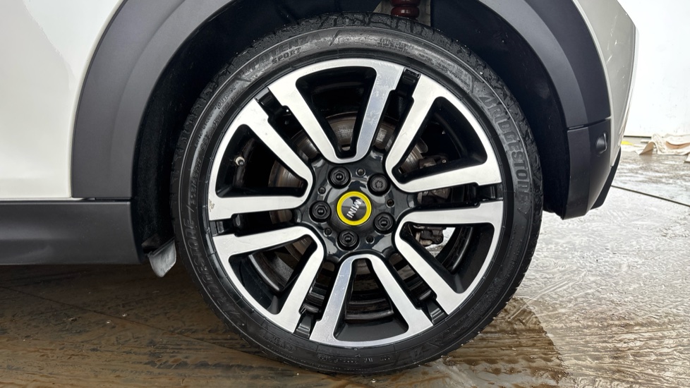 MINI HATCHBACK Image 18