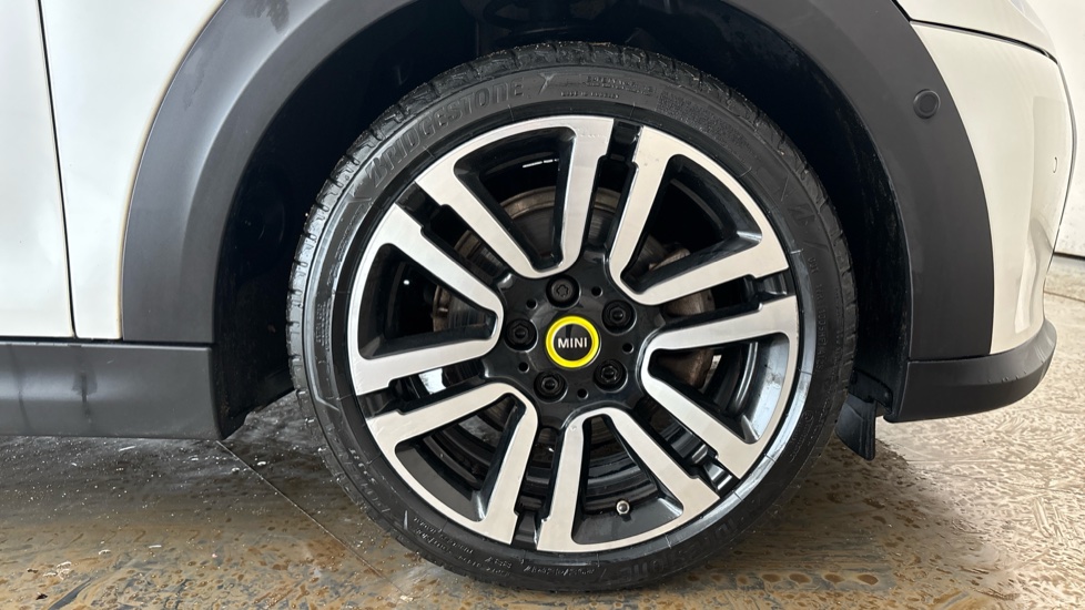 MINI HATCHBACK Image 20