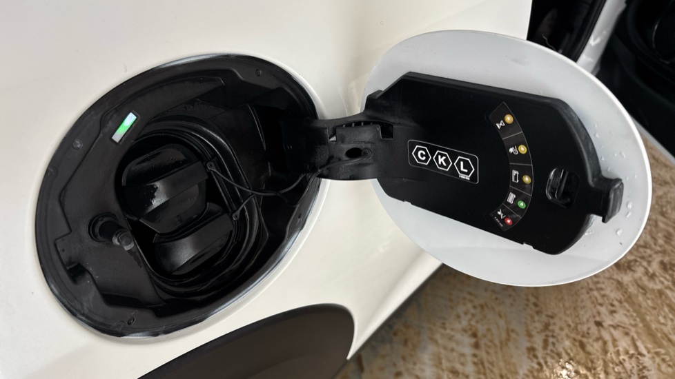 MINI HATCHBACK Image 21