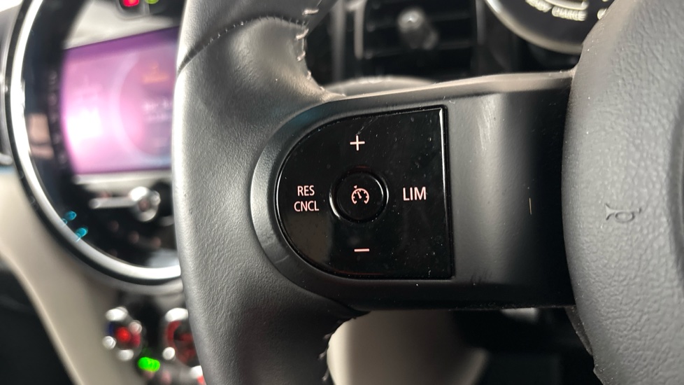 MINI HATCHBACK Cruise control