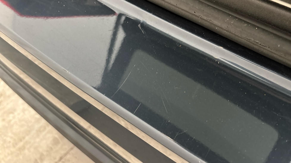 VOLVO XC60 Scratches and chips