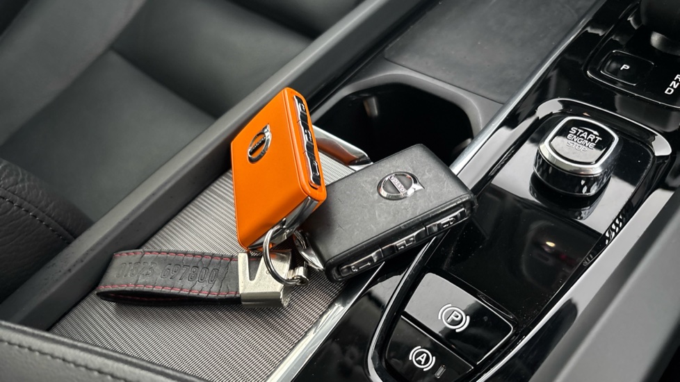 VOLVO XC60 2 keys available