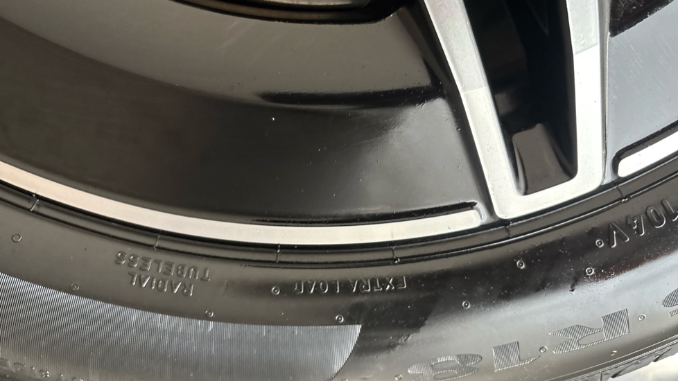 MERCEDES EQA scuff