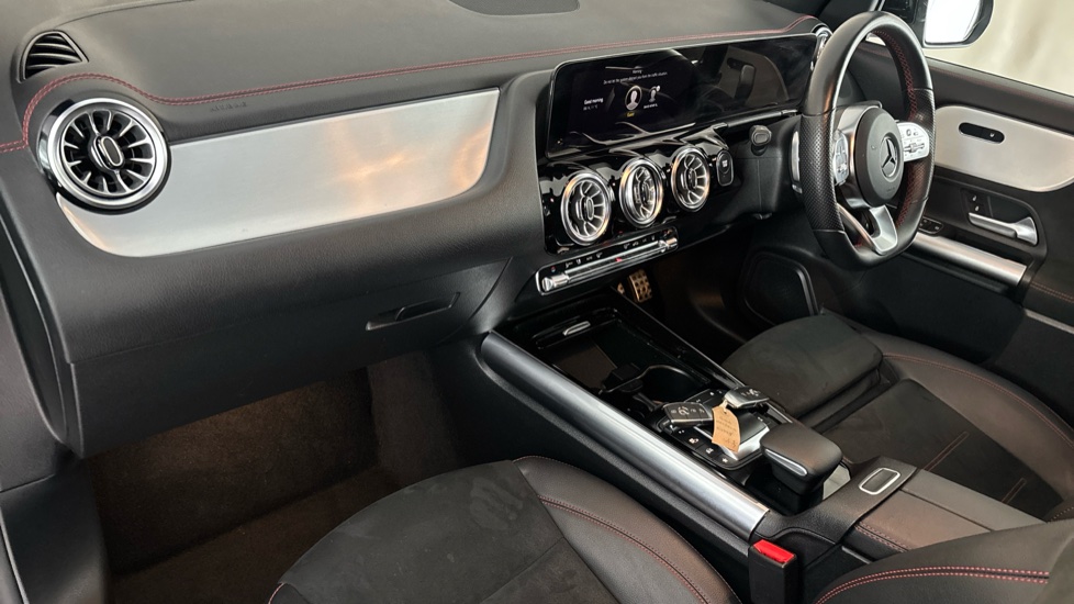 MERCEDES EQA Image 10