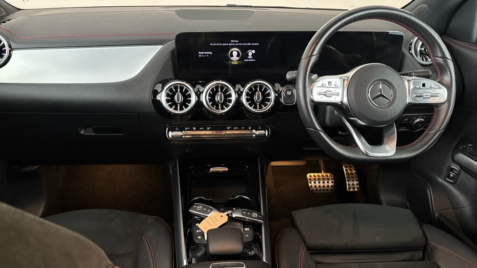 MERCEDES EQA Image 11