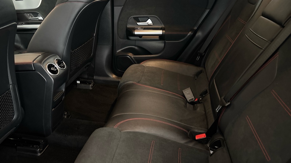 MERCEDES EQA Image 14