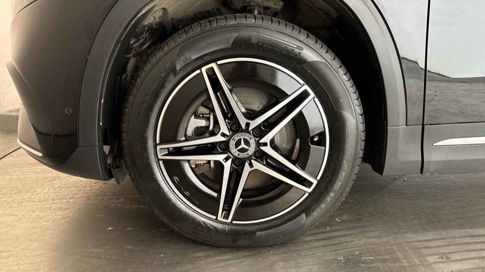 MERCEDES EQA Image 17