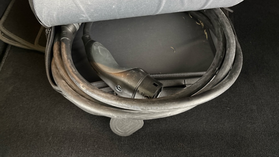 MERCEDES EQA Image 22