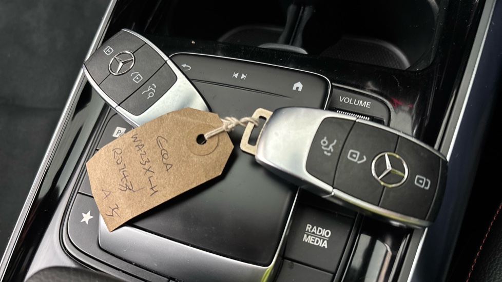 MERCEDES EQA 2 keys
