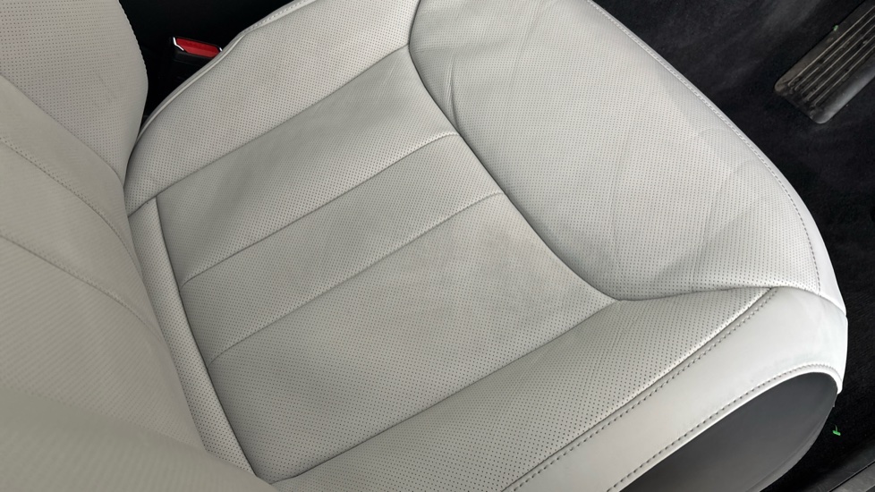 LAND ROVER RANGE ROVER SPORT Stained and worn