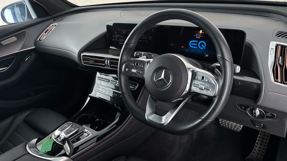 MERCEDES EQC Image 9