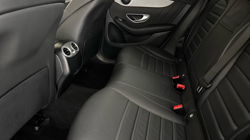 MERCEDES EQC Image 14