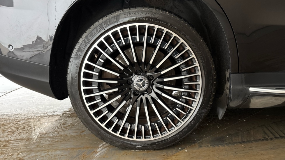 MERCEDES EQC Image 19