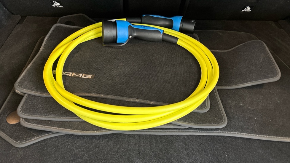 MERCEDES EQC Image 22