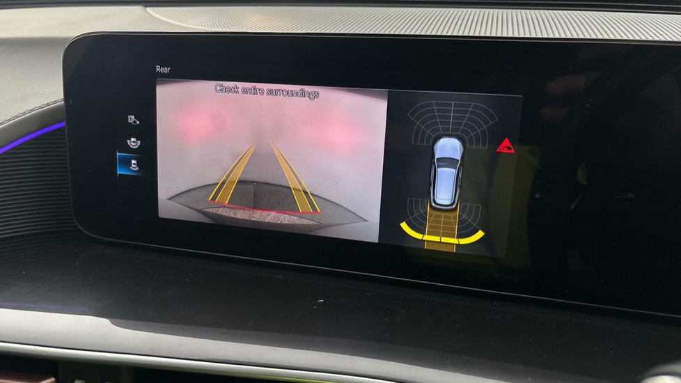 MERCEDES EQC reverse camera