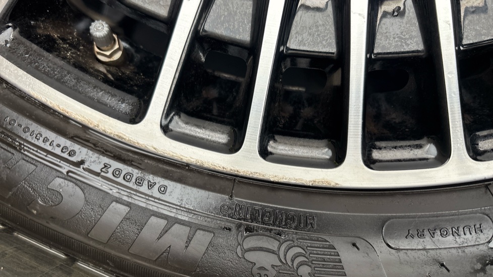MERCEDES EQC Scuff
