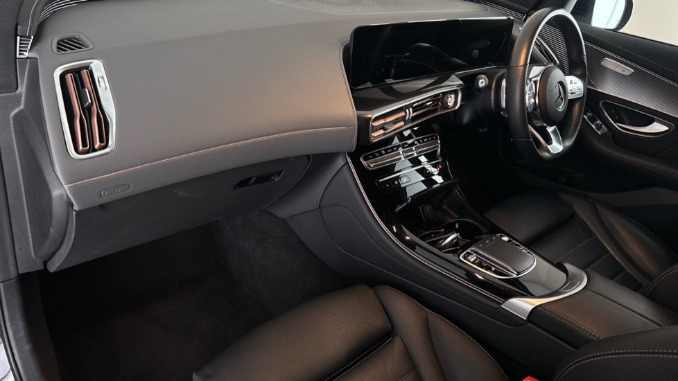 MERCEDES EQC Image 10