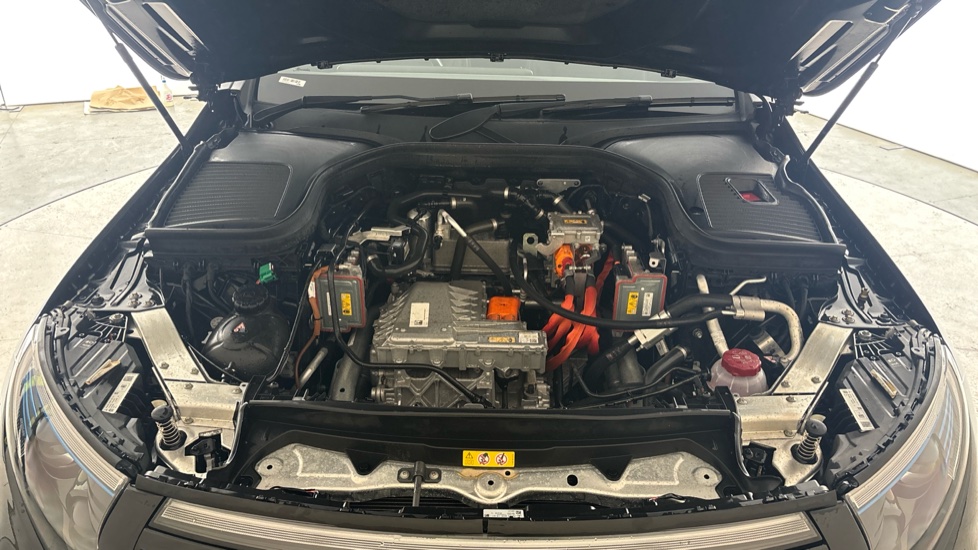 MERCEDES EQC Image 16