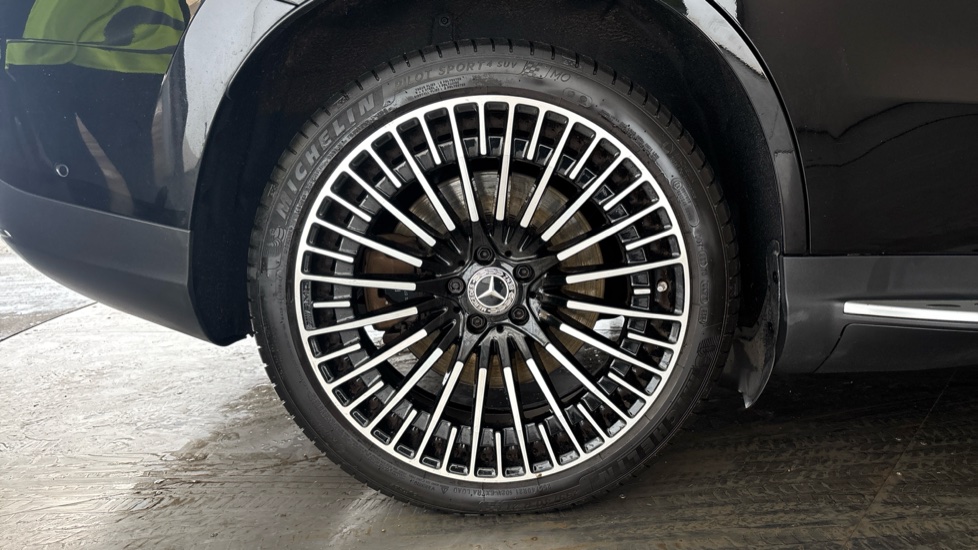 MERCEDES EQC Image 19