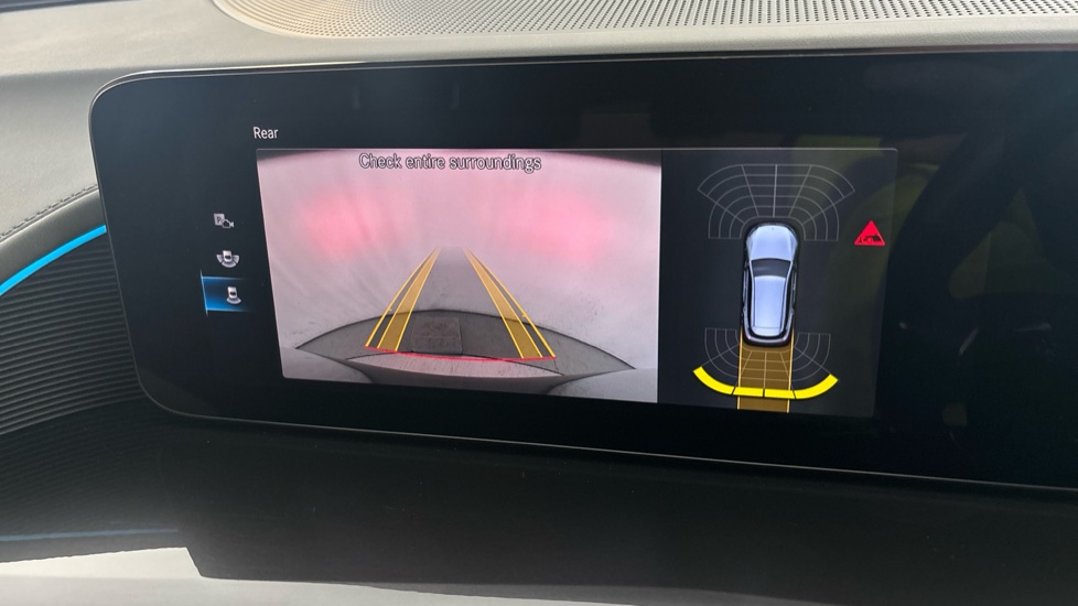 MERCEDES EQC reverse camera