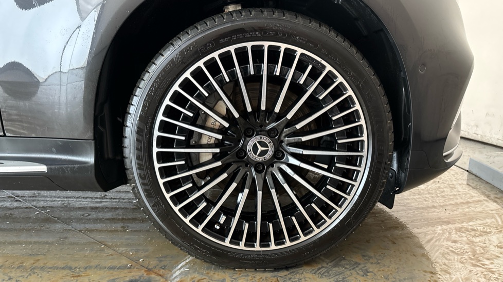 MERCEDES EQC Image 20