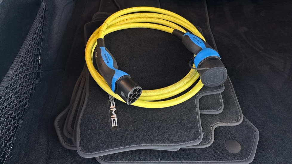 MERCEDES EQC Image 22