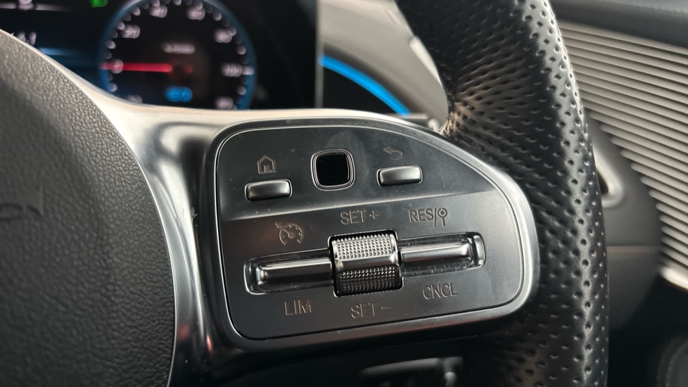 MERCEDES EQC Cruise control