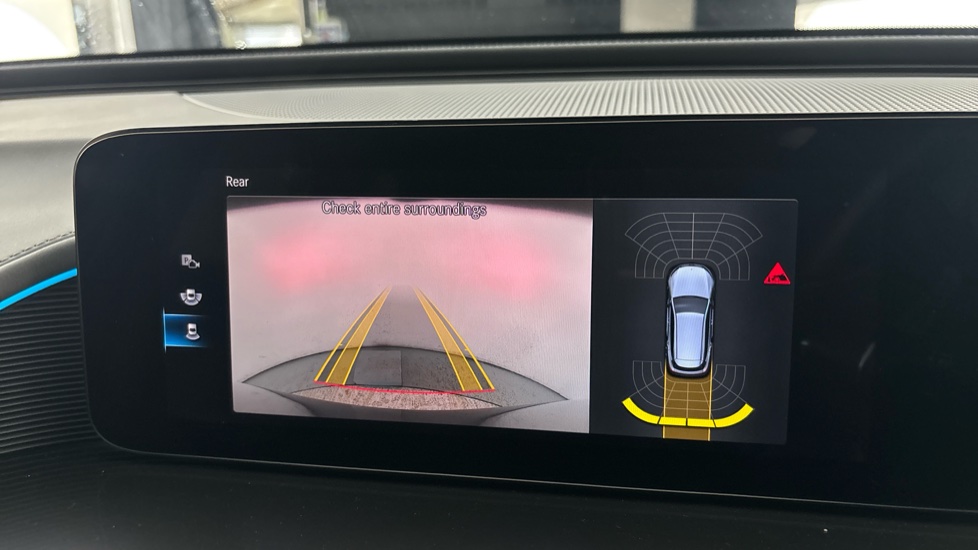 MERCEDES EQC Reverse camera