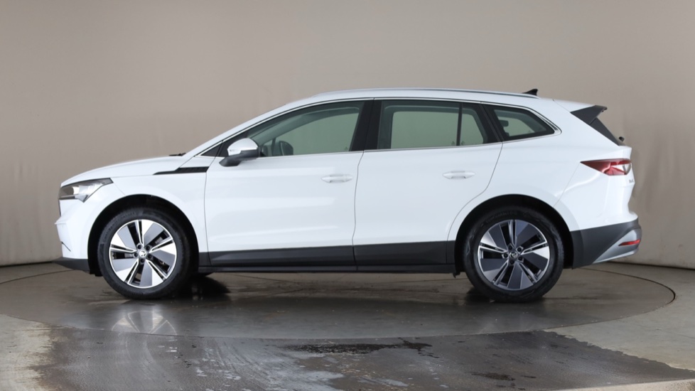 SKODA ENYAQ Image 2