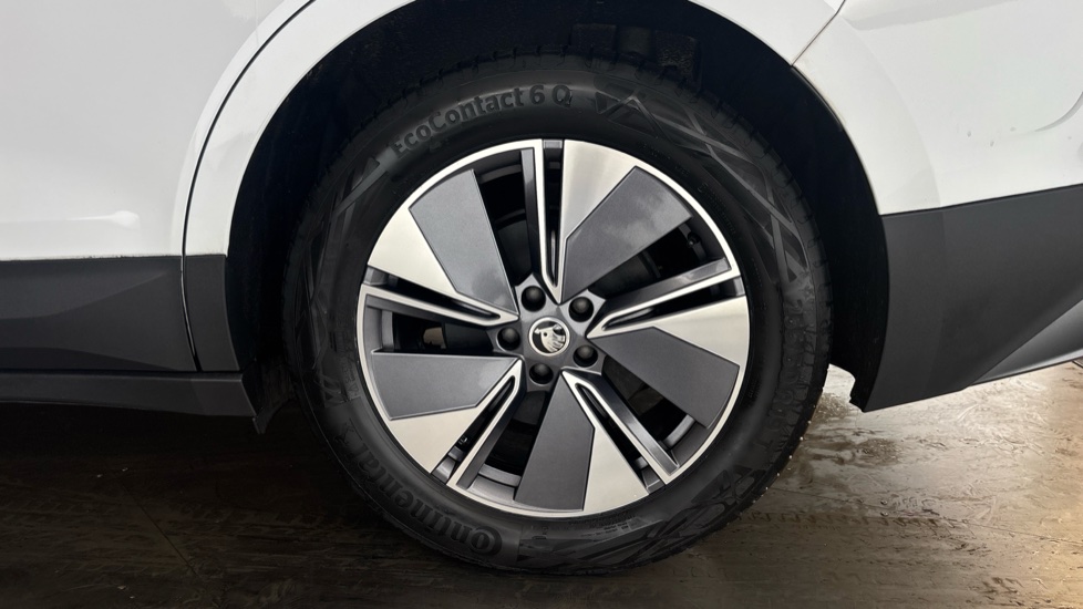 SKODA ENYAQ Image 18