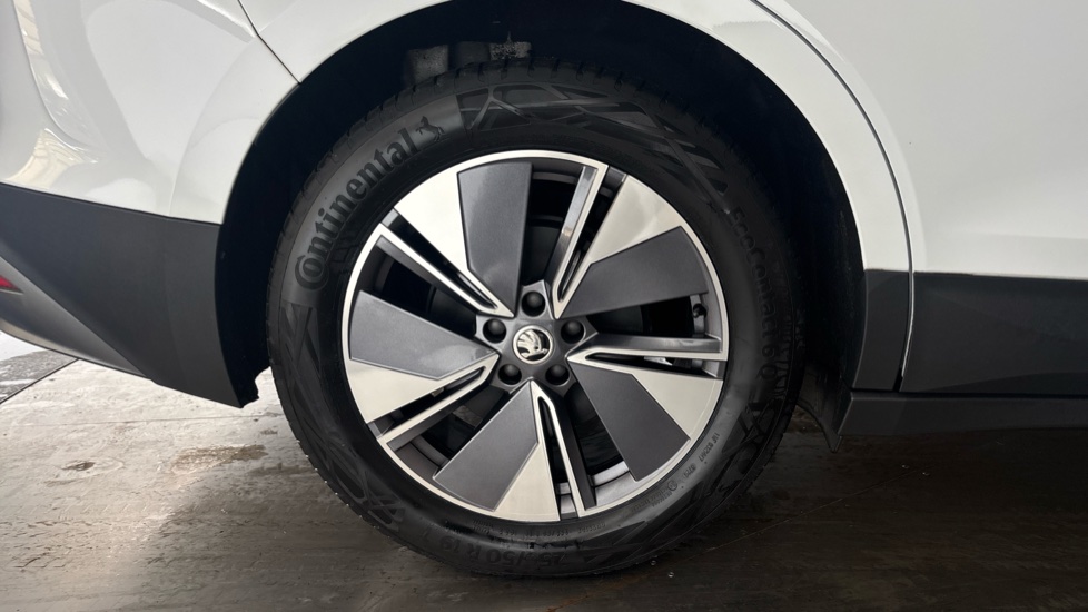 SKODA ENYAQ Image 19