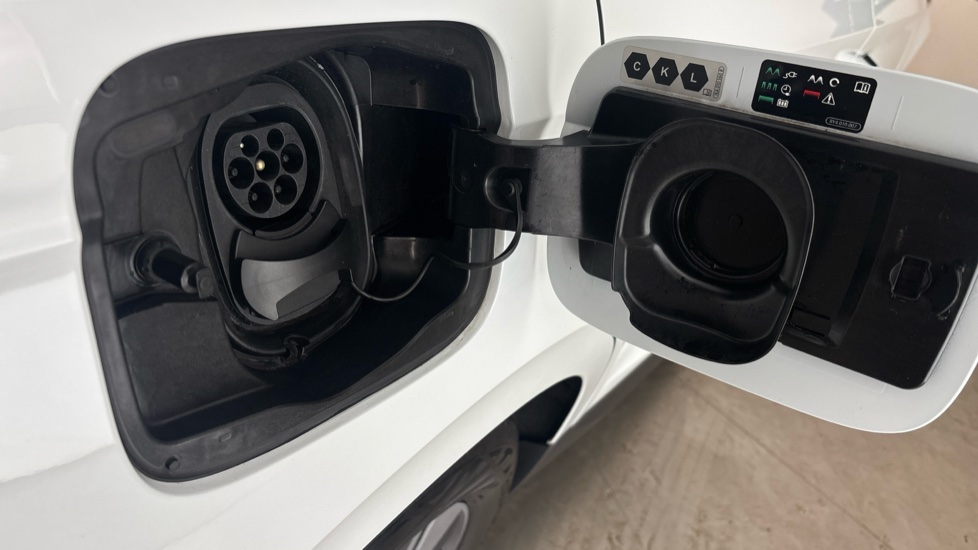 SKODA ENYAQ Image 21