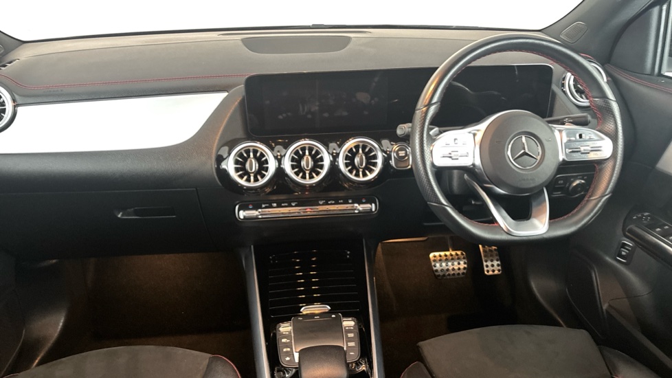 MERCEDES EQA Image 11