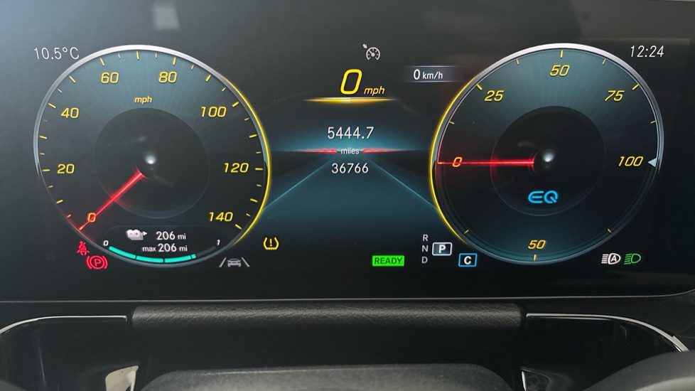 MERCEDES EQA Image 13