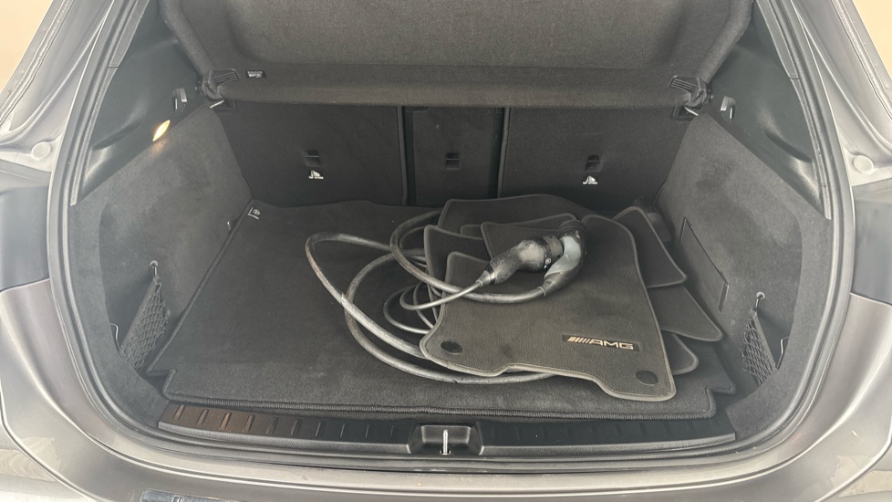 MERCEDES EQA Image 15