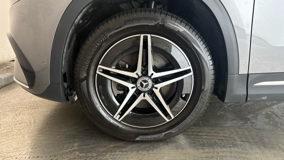 MERCEDES EQA Image 17