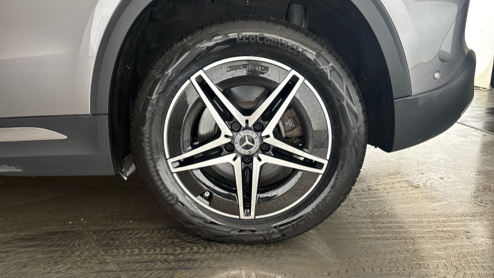 MERCEDES EQA Image 18