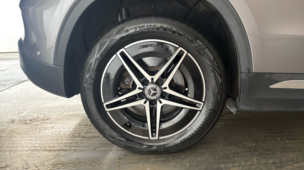 MERCEDES EQA Image 19