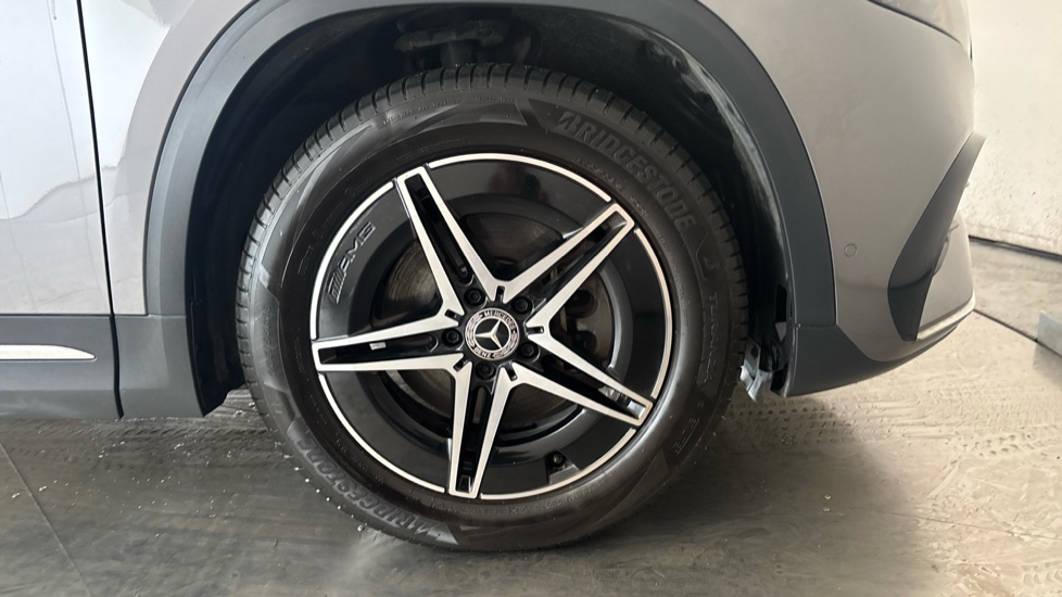 MERCEDES EQA Image 20