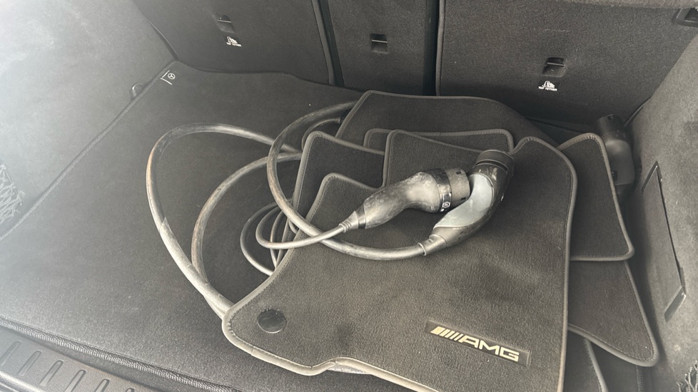 MERCEDES EQA Image 22