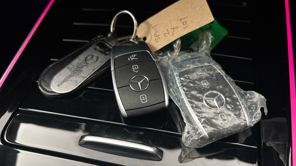 MERCEDES EQA 2 keys