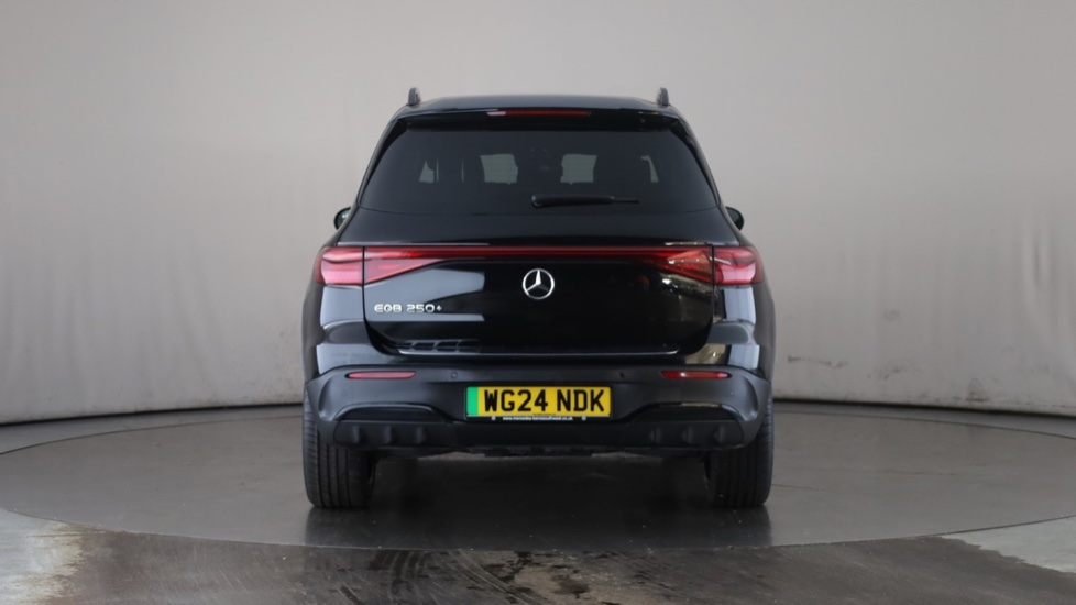 MERCEDES EQB Image 4