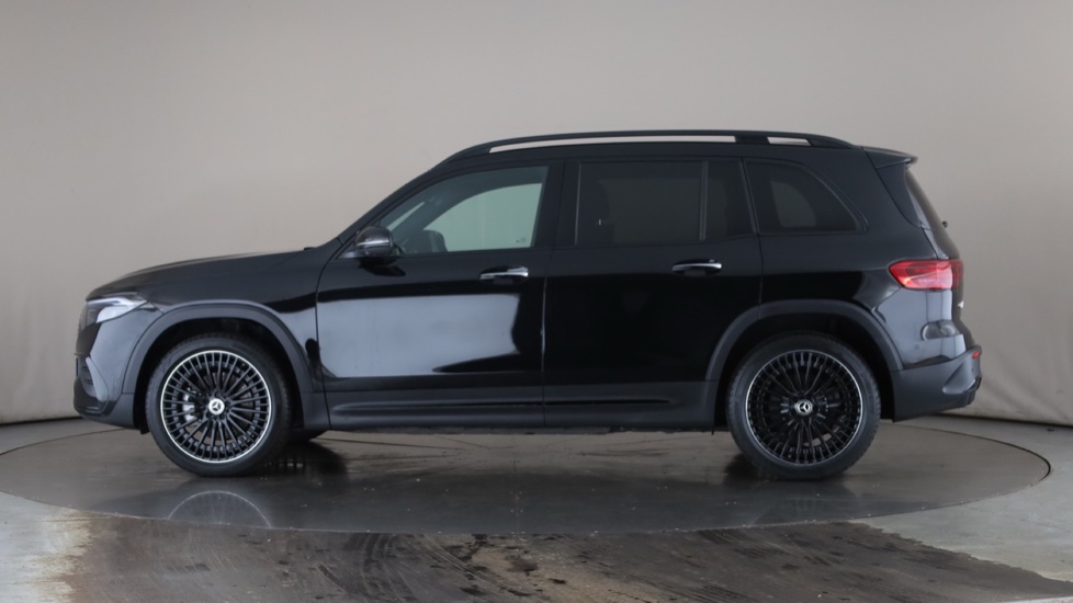 MERCEDES EQB Image 2
