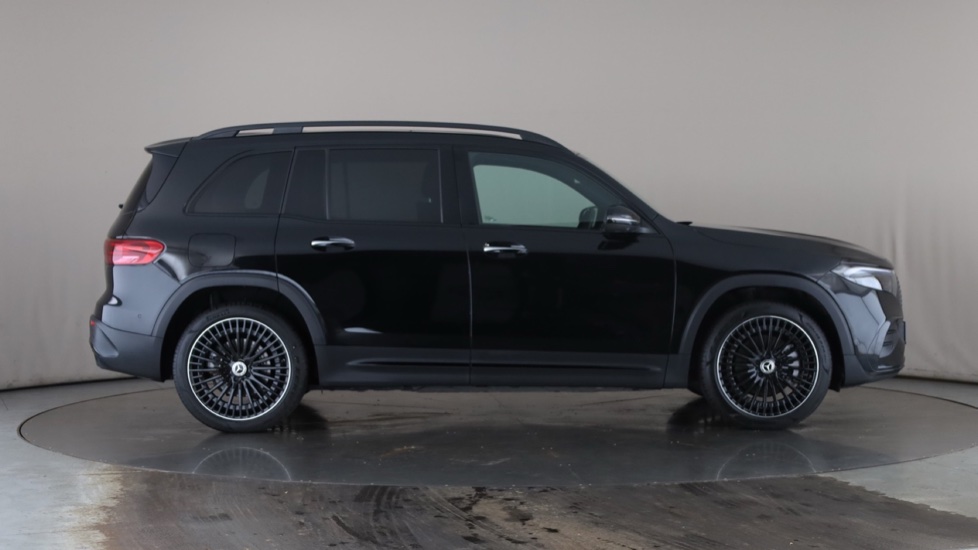 MERCEDES EQB Image 6