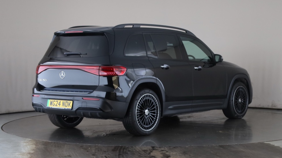 MERCEDES EQB Image 5