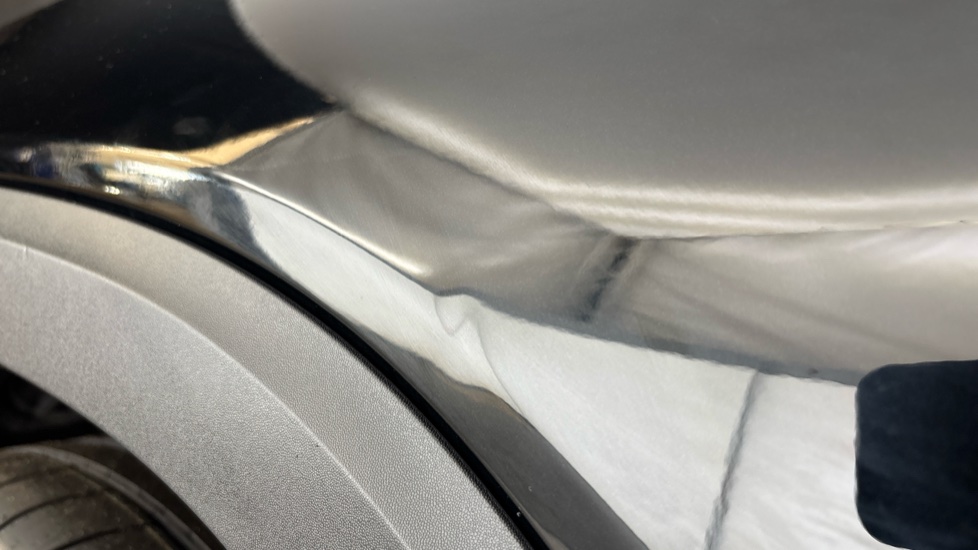 MERCEDES EQB Dent