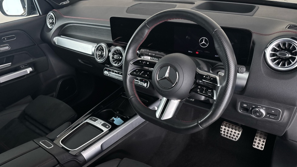 MERCEDES EQB Image 9